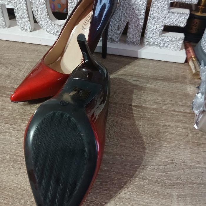 Стилни обувки на ток 10 см.