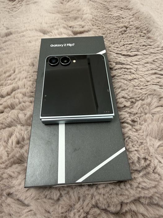 Vând Samsung Galaxy Z Flip 7    512 gb