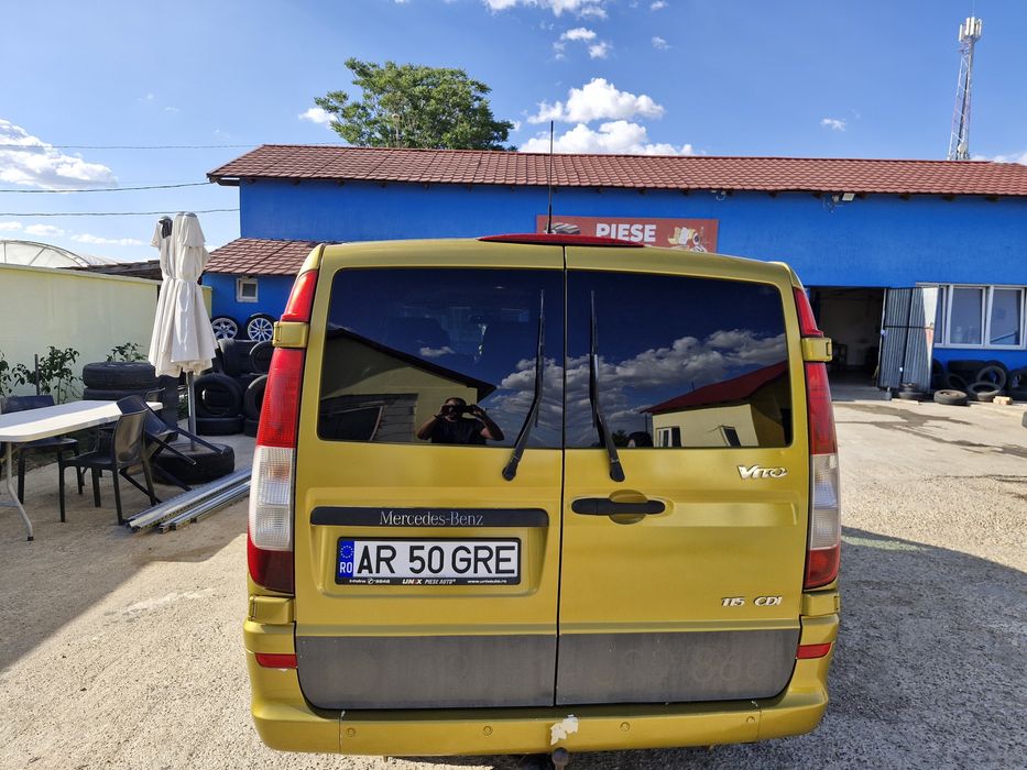 Inchiriez microbus 8+1 locuri Mercedes Vito