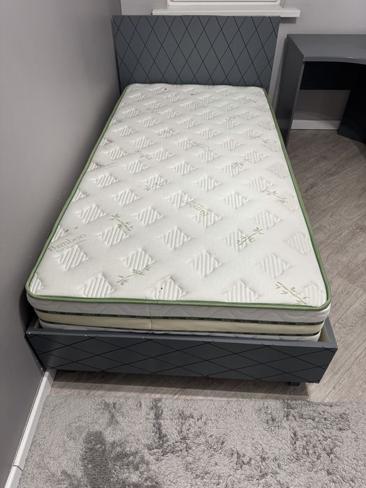 Детская мебель, кровать, шкаф и стол