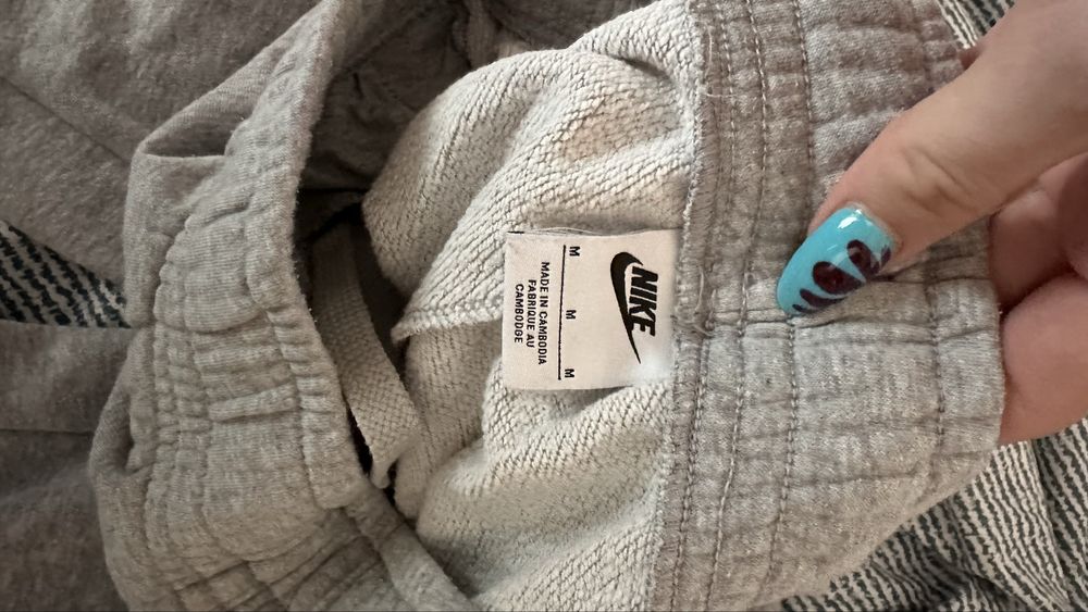 Чисто нов сив анцуг Nike