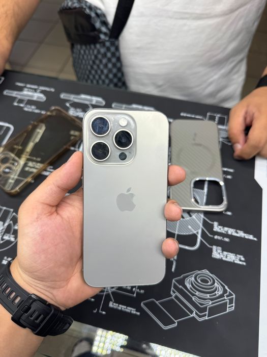 Iphone 15pro с коробкой 256гб