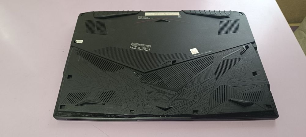 MSI gaming Noutbook 32 ram 2,5 TB SSD 6 GB Videokarta 17,3 monitor