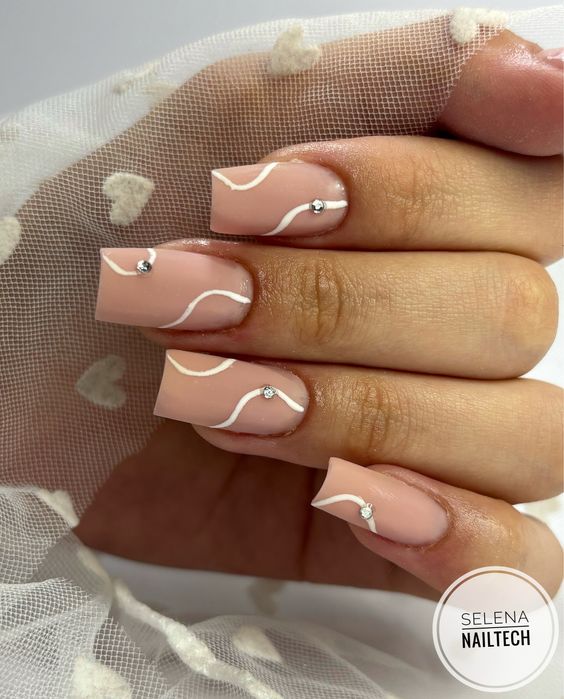 Unghii cu gel si oja semi