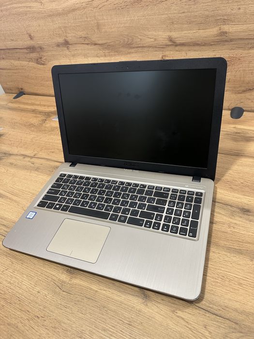 Продаю ноутбук, Win 10, i3 6006u, ОЗУ 8gb, SSD 240gb