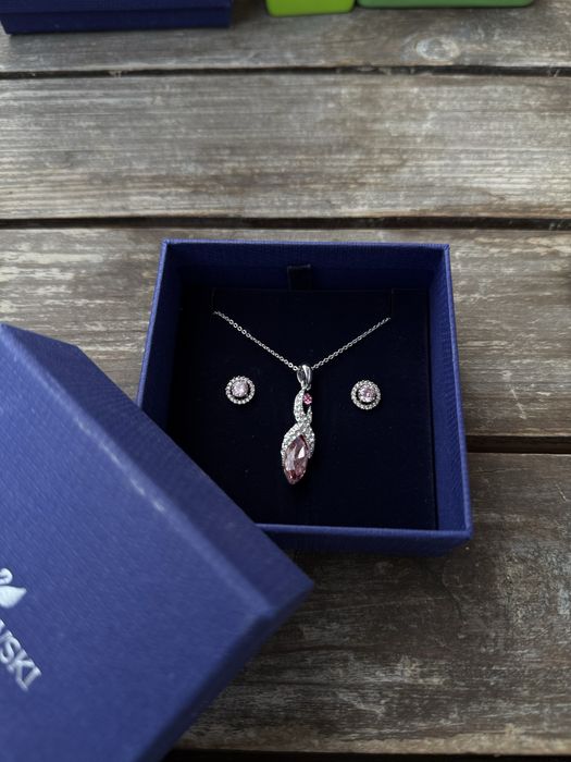 Swarowski комплект обеци и колие