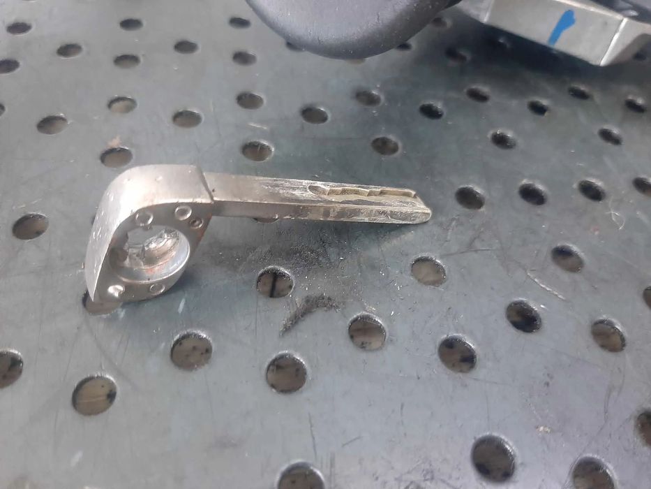 contact auto cu cheie opel corsa d  56155e