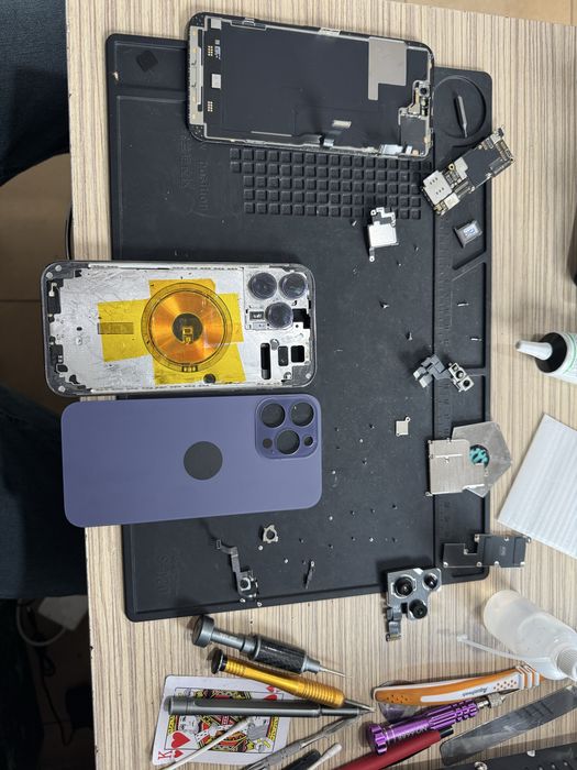 Schimbare/reparatie spate sau fata sparte/ Apple / Samsung / Xiaomi
