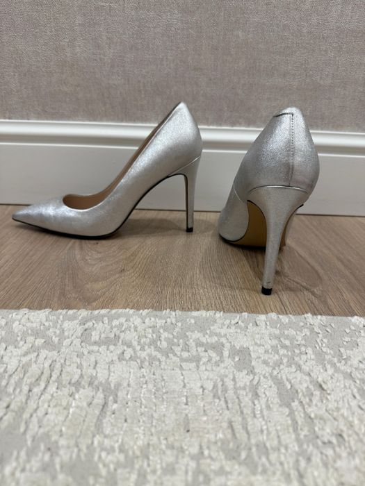 Продам, шикарные вечерние туфли.