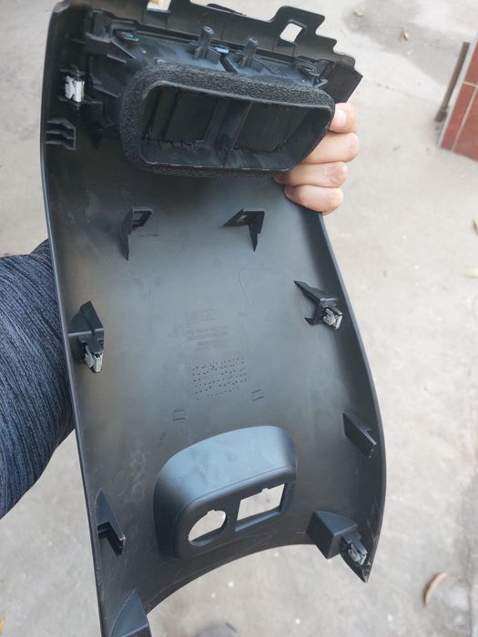 Продам задную крышку от бара малибу 2 подлокодника.отличном состоянии.