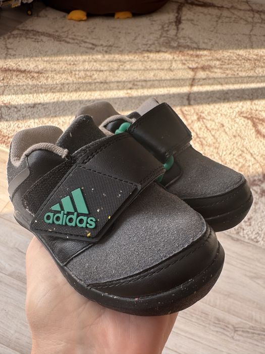 Кроссовки adidas