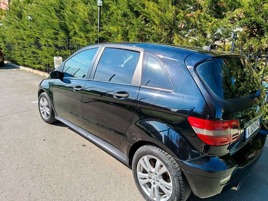 Продавам Mersedes B180