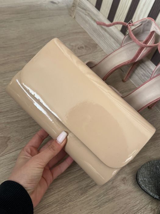 Обувки в комплект чанта