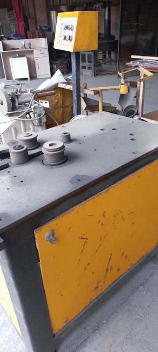 Станок для обработки профильных труб.