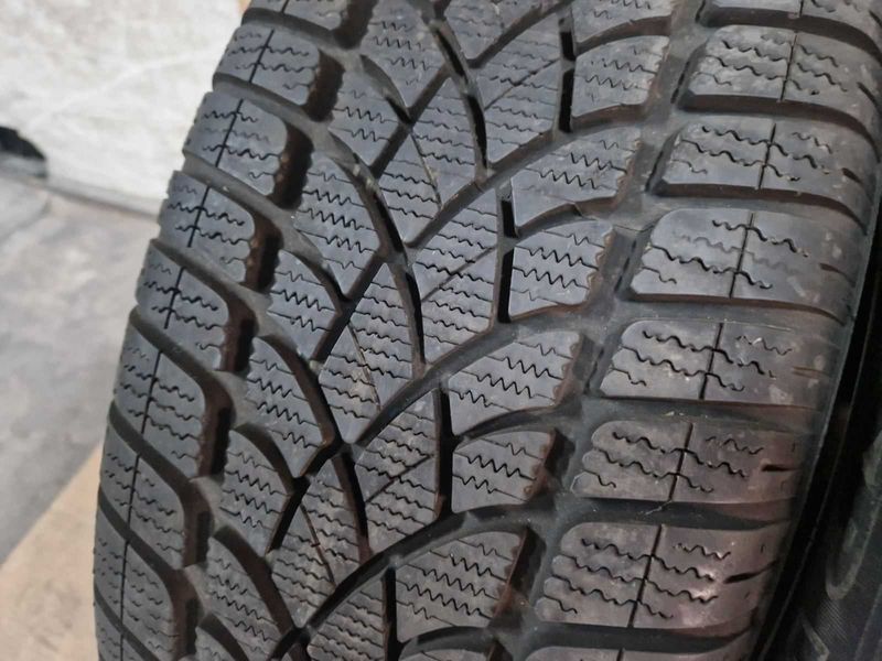 4 броя Dunlop R18 235/55/ 
зимни гуми 
DOT1121