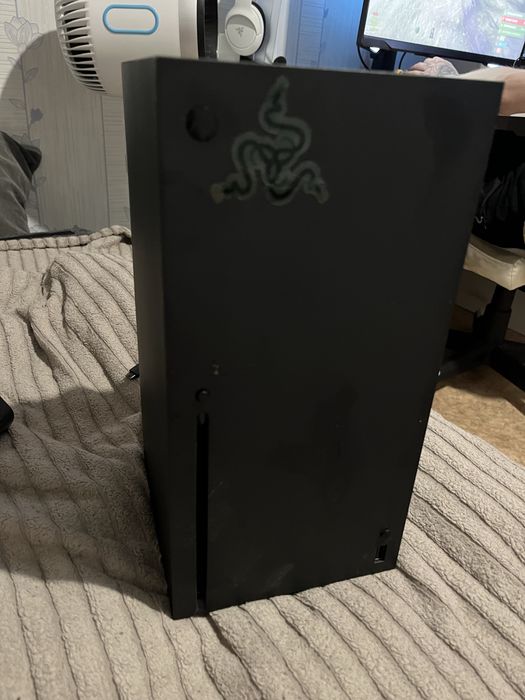 Игровая приставка Xbox Series X 1TB черный + геймпад + подставка