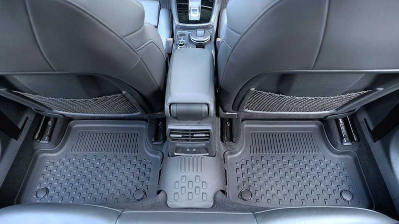 Гумени стелки за Ауди А4/ Audi A4  след 2016 год.