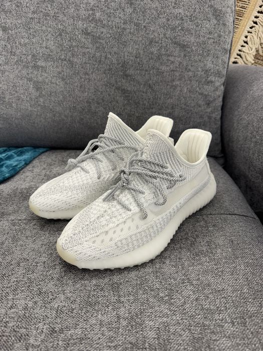 yezzy 350 v2 bone