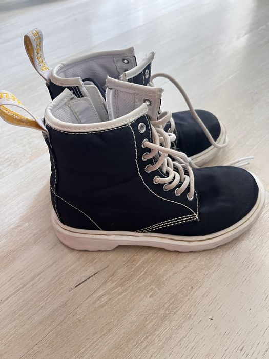 боти Dr Martens.