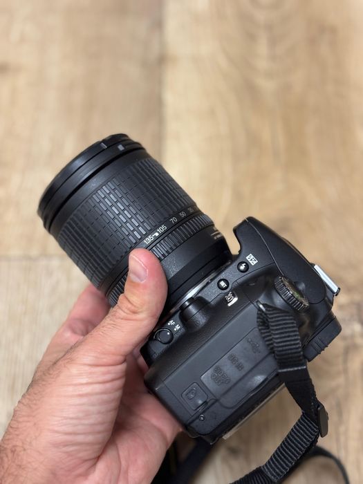 Nikon D80 cu obiectiv 18 - 135mm