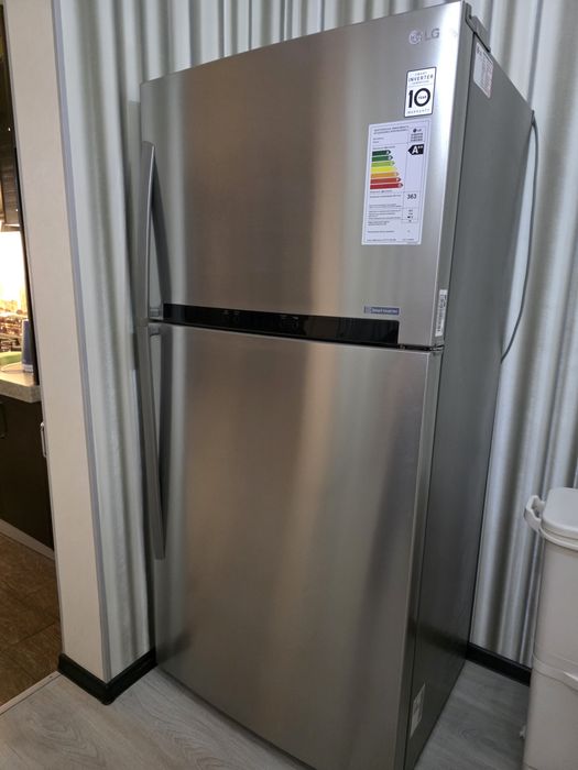 Продам Холодильник LG