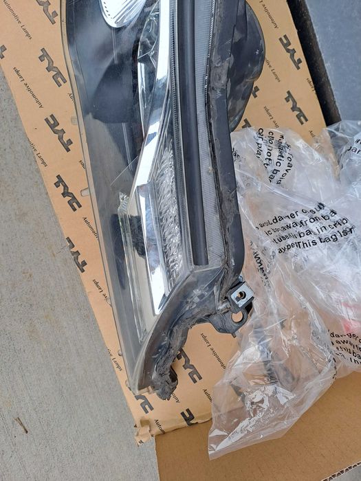 Фар за Тойота Рав4 2015г.