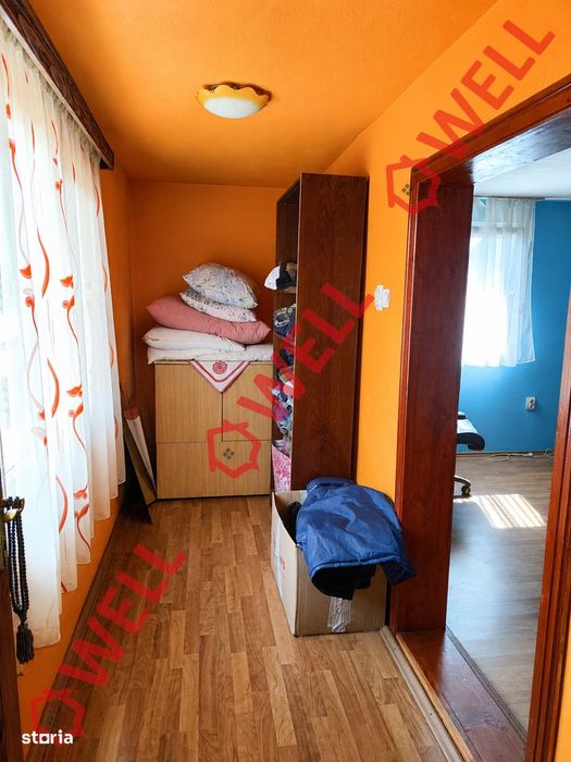 Casă familială de vânzare în Turia!