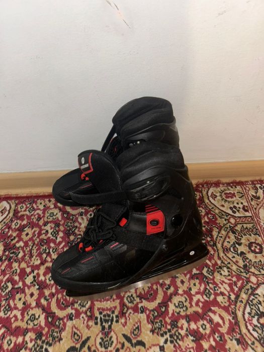 Коньки с клюшкой