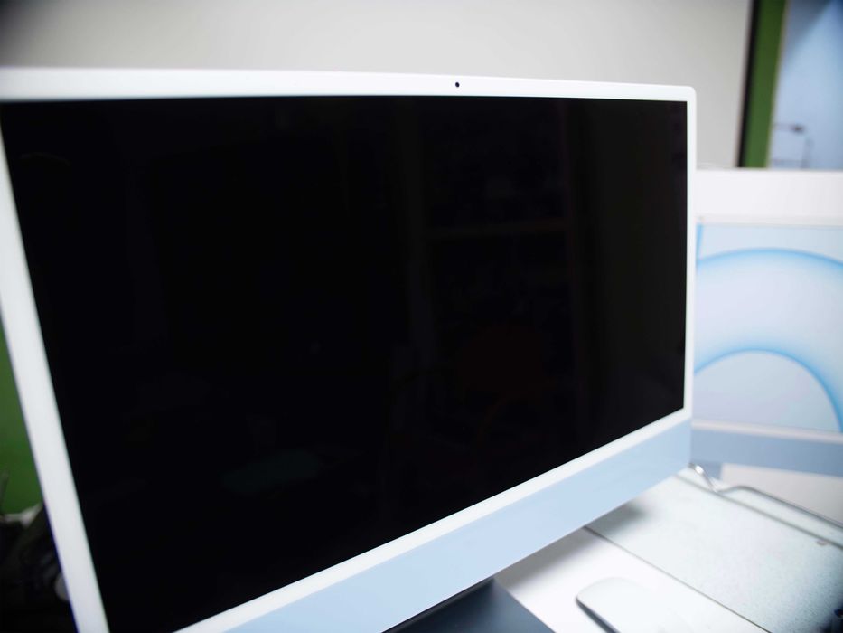 Vand iMac 2021, M1, 8 core, SSD 512gb, 16GB RAM, set complet cu tastatura mouse cutie