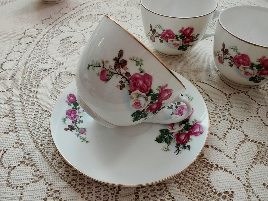 К-т чашки за кафе с позлатен кант