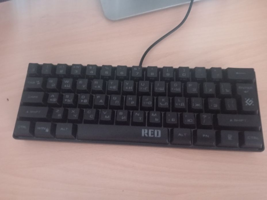 Клавиятура и наушники продаю