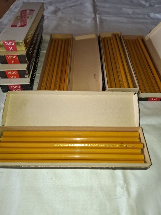 Продавам моливи KOH I NOOR