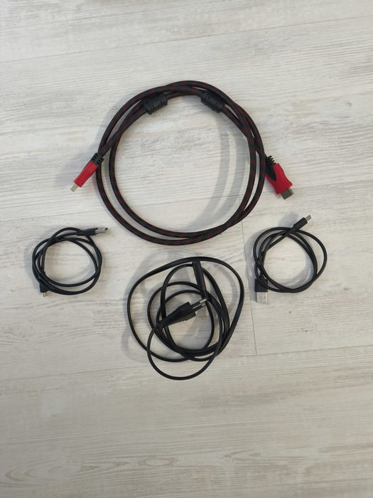 Playstation 4 + 10 игри + 3 джойстика