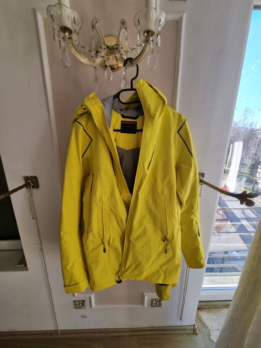 Vând  costume profesionale  pentru  ski