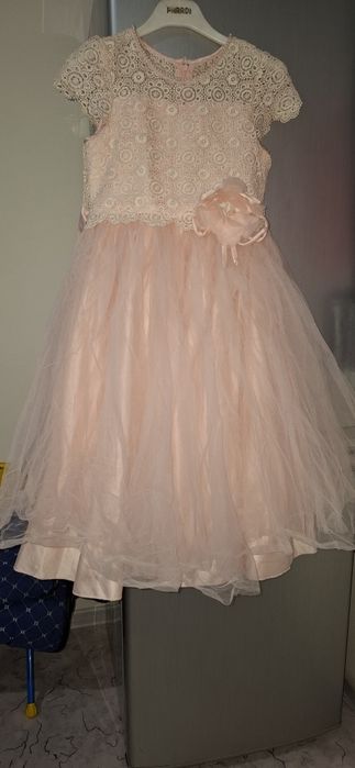 Нарядное платье на девочку 9-10 лет