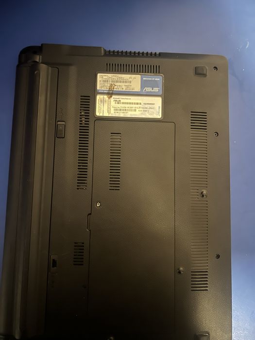 Vand leptop pentru piese