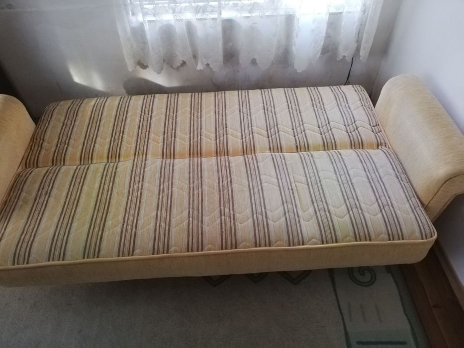 Разтегателен диван