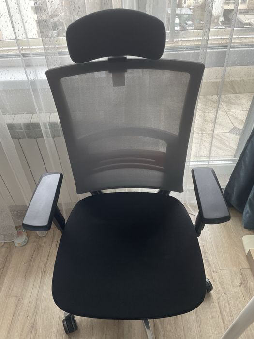 Ергонимичен офис стол