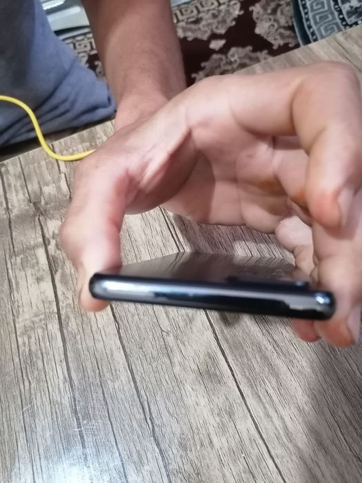 Samsung A52s 5G holati yangidek