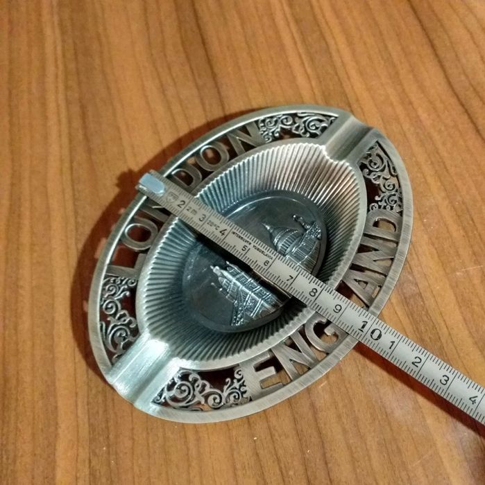 Пепельница Лондон новая