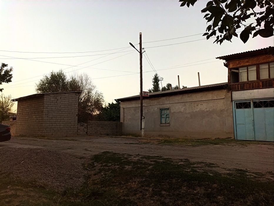 Уй сотилади. 8 соток. Сергели ва Янгихаёт га якин. Ор. Лайлак махал