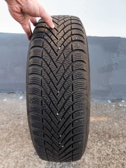 Jante tabla 6.5J x 15" plus Anvelope Iarna Pirelli 195/65 R15