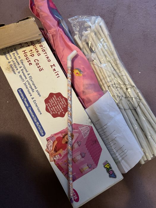 Килимче за игра,сглобяема къщ и картонен сглобяем стол