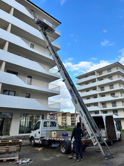 Închiriez lift de marfa exterior ,nacela ,prb 27 m