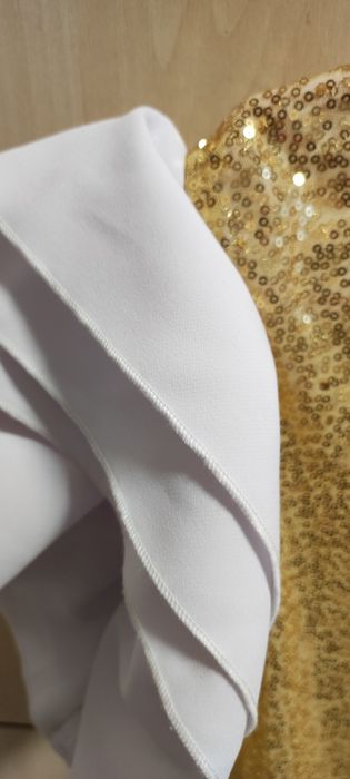 Продам праздничное платье с пайетками на девочку