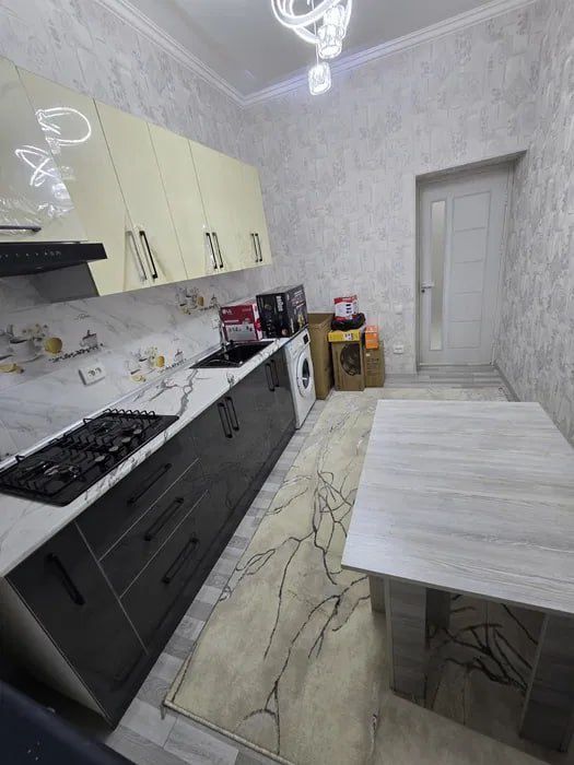 Продаю 1 комнатную квартиру Янгихает метро Узгариш