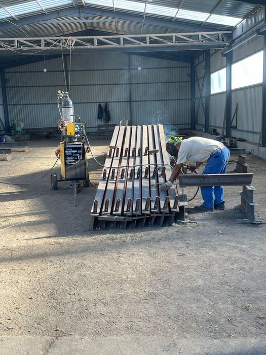 Hale metalice diferite dimensiuni