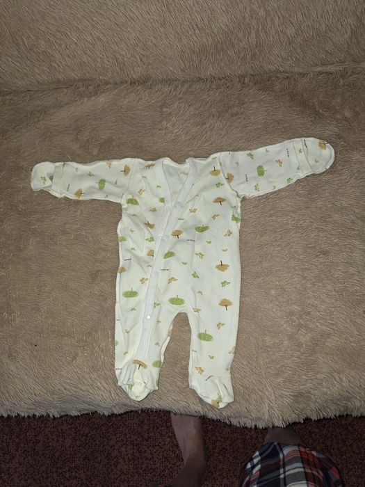 Продам кастюмчик на выписку