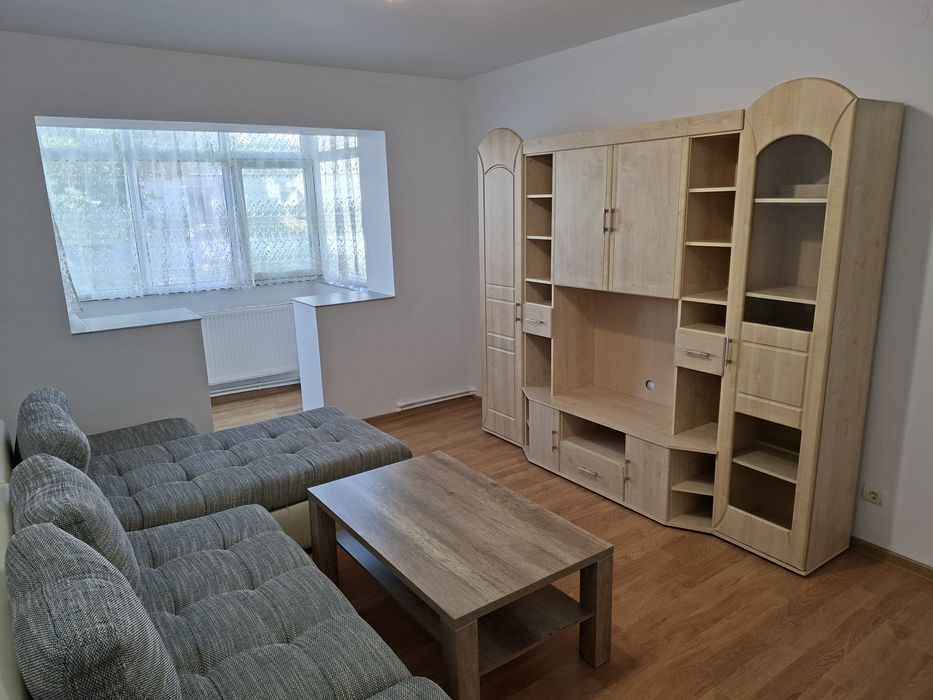 Vand apartement in zona Primăverii