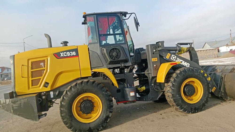 Аренда спецтехники погрузчик 2м3,экскаватор-погрузчик JSB, манипулятор